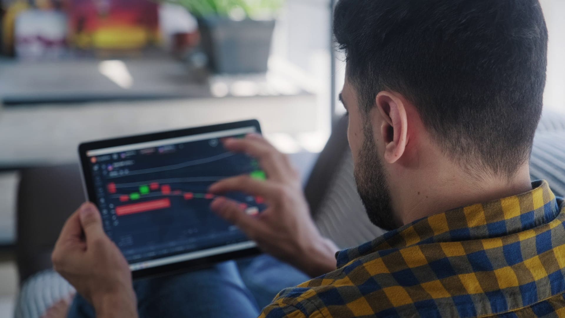 Young man trading online with tablet